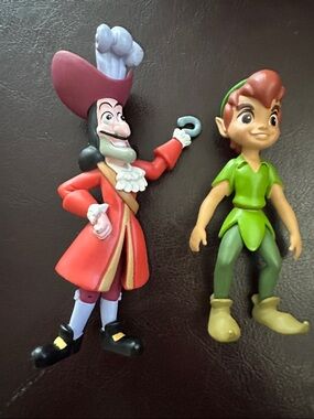 Disney Peter Pan & Captain Hook Red and Green Action Figure Duo